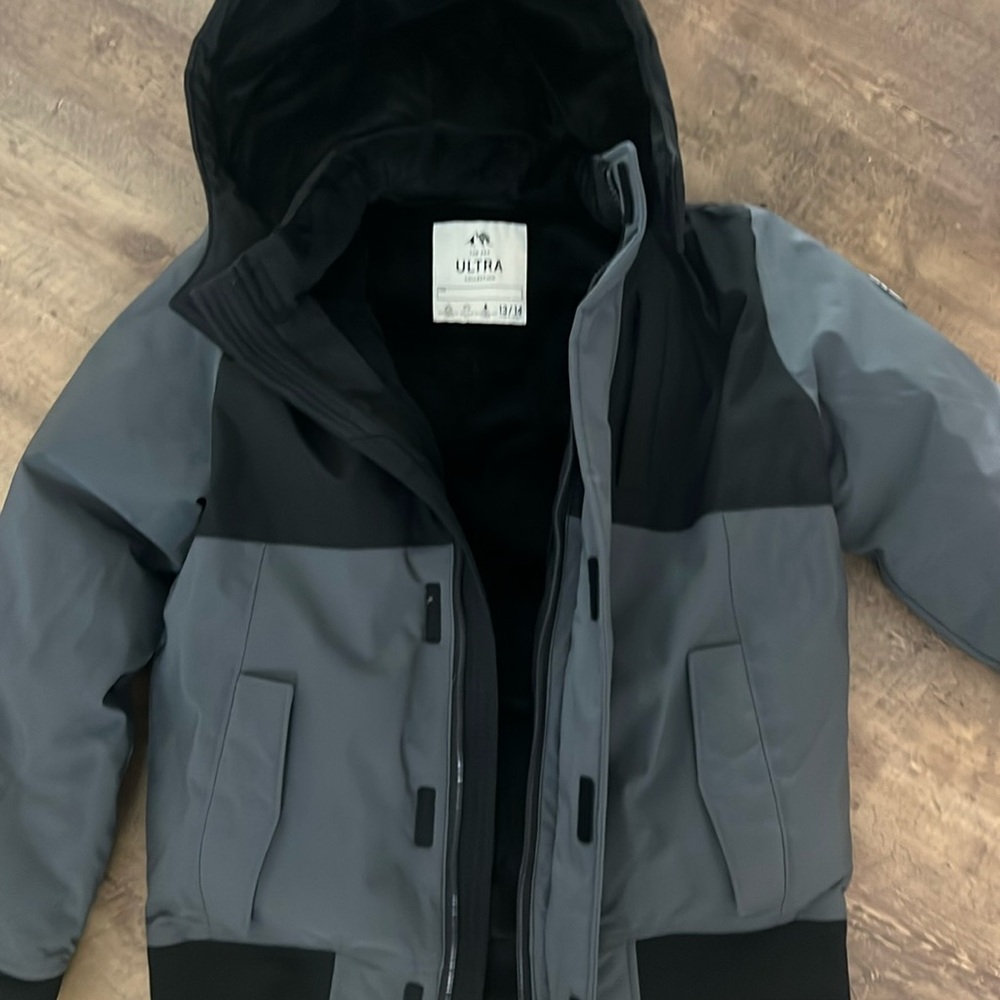 Boys Abercrombie kids ultra winter coat size 13/14 grey